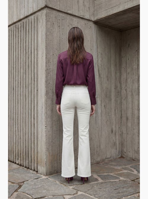 Pantalon en jean taille haute à jambes évasées avec poches my fashion - Kiabi Pantalon en jean taille haute à jambes évasées avec poches my fashion - Kiabi