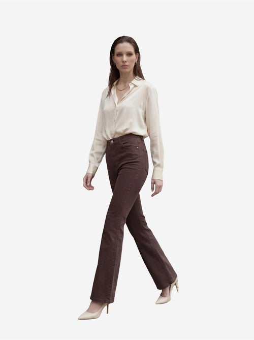Pantalon en jean taille haute à jambes évasées avec poches my fashion - Kiabi Pantalon en jean taille haute à jambes évasées avec poches my fashion - Kiabi