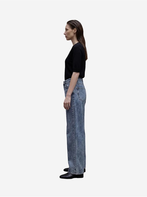 Pantalon en jean taille haute à jambes larges avec poches my fashion - Kiabi Pantalon en jean taille haute à jambes larges avec poches my fashion - Kiabi