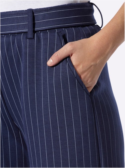 Pantalon en jersey fines rayures classiques - taille standard - helline - Kiabi Pantalon en jersey fines rayures classiques - taille standard - helline - Kiabi
