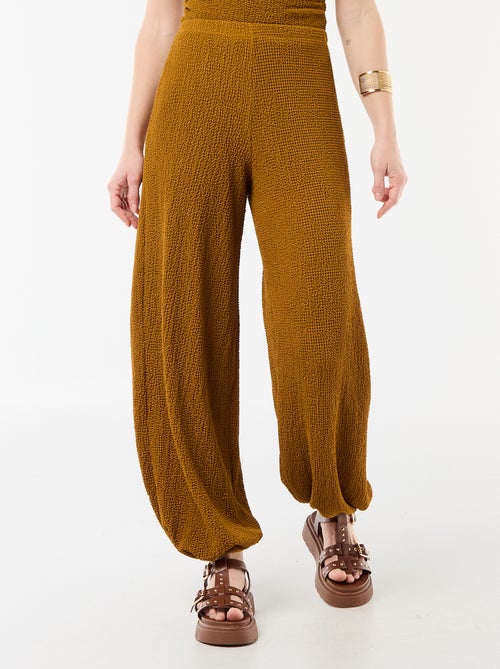 Pantalon en maille légère pour femme à coupe large - Kiabi Pantalon en maille légère pour femme à coupe large - Kiabi