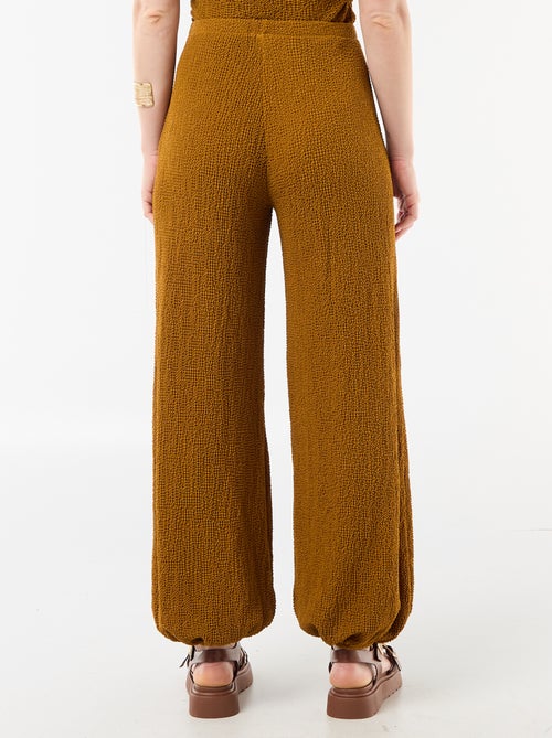 Pantalon en maille légère pour femme à coupe large - Kiabi Pantalon en maille légère pour femme à coupe large - Kiabi