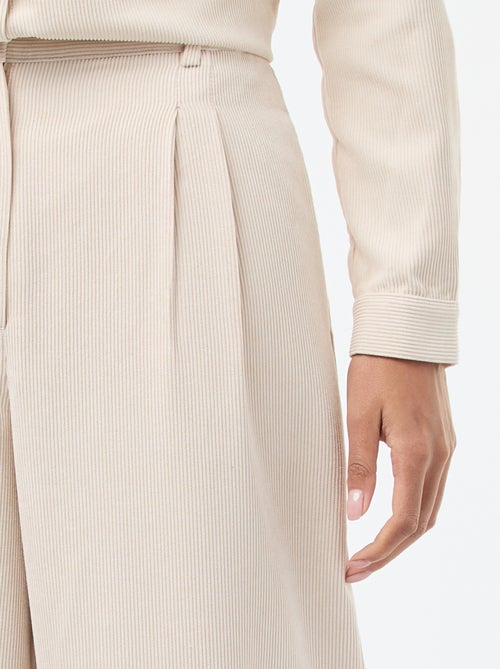 Pantalon en toile lourde à coupe large pour femme - Kiabi Pantalon en toile lourde à coupe large pour femme - Kiabi