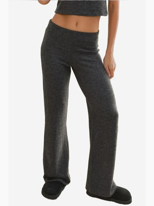 Pantalon en tricot doux et texturé à taille élastique hiccup - Kiabi Pantalon en tricot doux et texturé à taille élastique hiccup - Kiabi