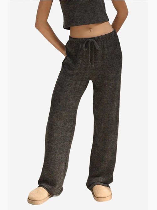 Pantalon en tricot doux et texturé avec cordons hiccup - Kiabi Pantalon en tricot doux et texturé avec cordons hiccup - Kiabi