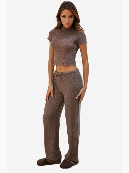 Pantalon en tricot doux et texturé avec cordons hiccup - Kiabi Pantalon en tricot doux et texturé avec cordons hiccup - Kiabi