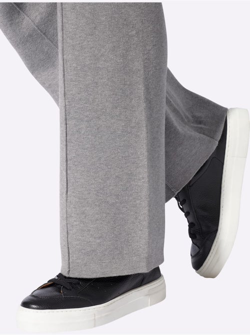 Pantalon en tricot nervures affinantes - taille standard - helline - Kiabi Pantalon en tricot nervures affinantes - taille standard - helline - Kiabi