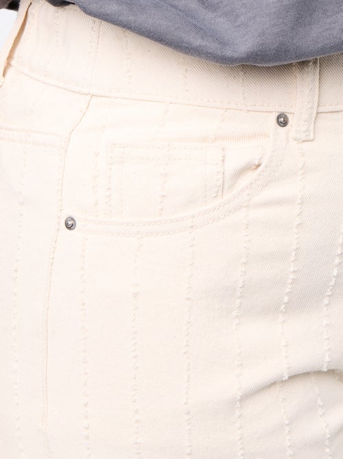 Pantalon en twill avec abrasions fantaisies verticales - Kiabi