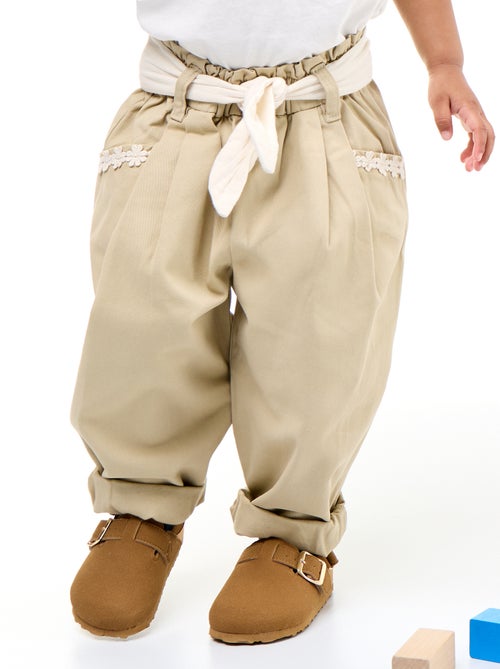 Pantalon en twill + ceinture à nouer - Kiabi Pantalon en twill + ceinture à nouer - Kiabi