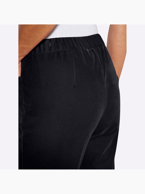 Pantalon En Velours Qualité Velours Douce - Taille Standard - Moda Vilona - Kiabi Pantalon En Velours Qualité Velours Douce - Taille Standard - Moda Vilona - Kiabi