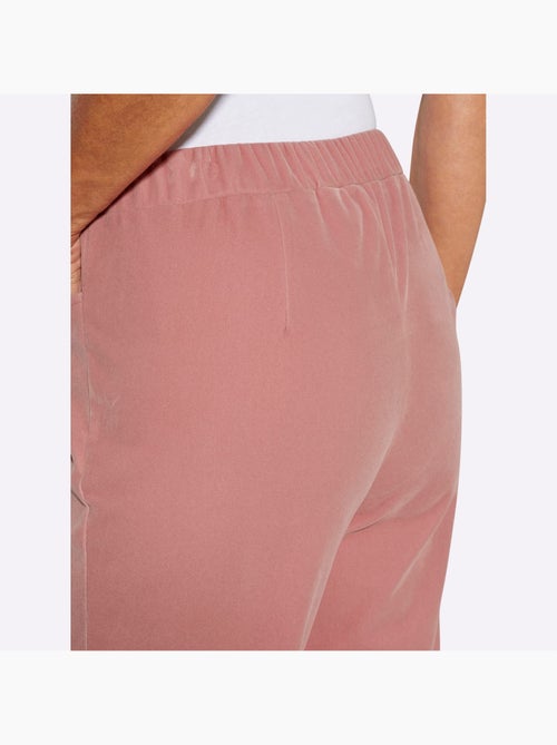 Pantalon En Velours Qualité Velours Douce - Taille Standard - Moda Vilona - Kiabi Pantalon En Velours Qualité Velours Douce - Taille Standard - Moda Vilona - Kiabi