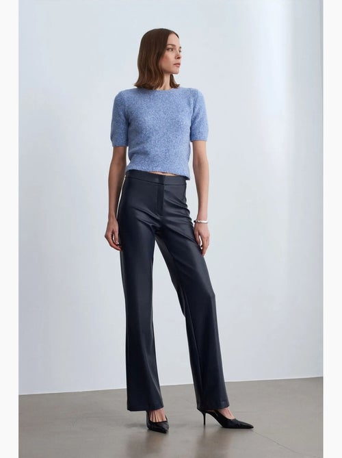 Pantalon évasé femme en simili cuir dilvin - Kiabi Pantalon évasé femme en simili cuir dilvin - Kiabi