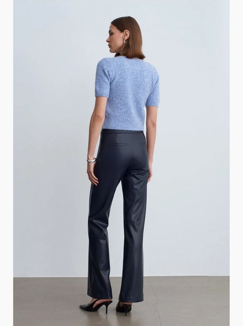 Pantalon évasé femme en simili cuir dilvin - Kiabi Pantalon évasé femme en simili cuir dilvin - Kiabi