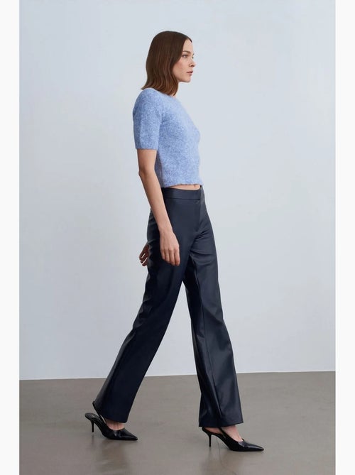 Pantalon évasé femme en simili cuir dilvin - Kiabi Pantalon évasé femme en simili cuir dilvin - Kiabi