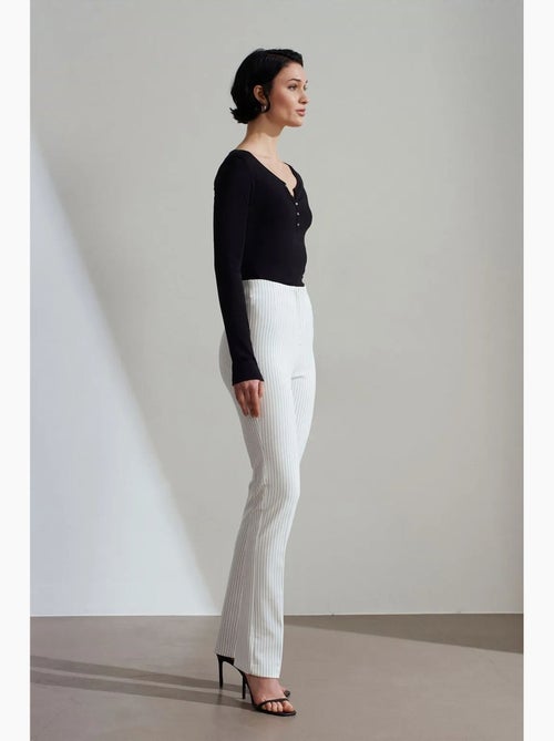 Pantalon évasé rayé à taille haute et plis dilvin - Kiabi