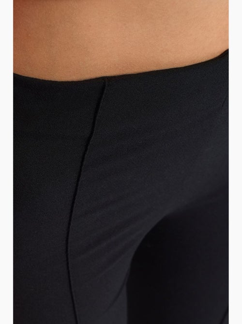 Pantalon évasé taille haute avec fente dilvin - Kiabi Pantalon évasé taille haute avec fente dilvin - Kiabi
