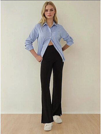 Pantalon évasé taille haute avec fente