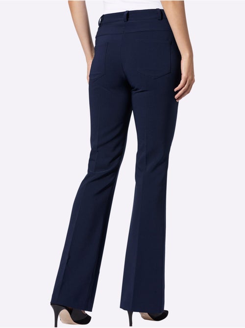 Pantalon extensible coupe bootcut tendance - taille standard - helline - Kiabi Pantalon extensible coupe bootcut tendance - taille standard - helline - Kiabi