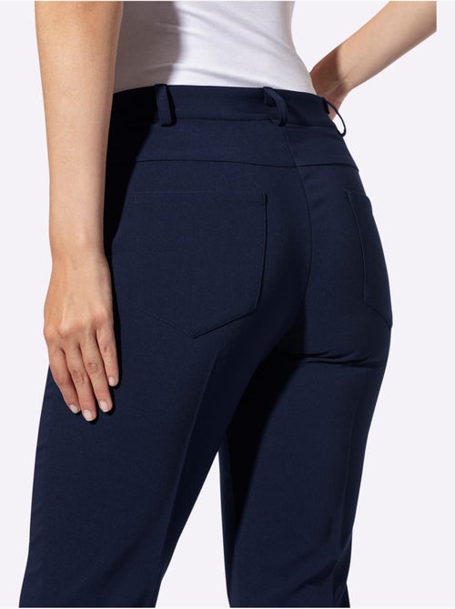Pantalon extensible coupe bootcut tendance - taille standard - helline - Kiabi Pantalon extensible coupe bootcut tendance - taille standard - helline - Kiabi