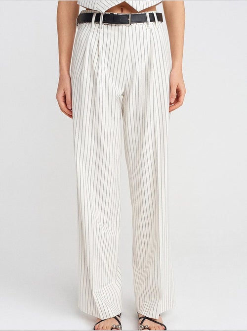 Pantalon femme à jambe droite dilvin - Kiabi Pantalon femme à jambe droite dilvin - Kiabi