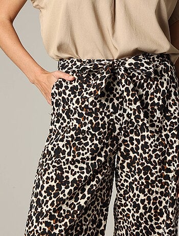 Pantalon femme en polyester gaufré à motif léopard 'Deeluxe'