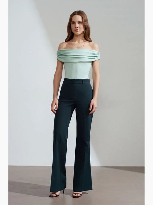 Pantalon femme évasé taille haute en gabardine dilvin - Kiabi Pantalon femme évasé taille haute en gabardine dilvin - Kiabi