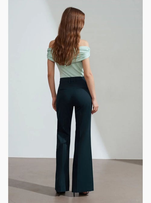 Pantalon femme évasé taille haute en gabardine dilvin - Kiabi Pantalon femme évasé taille haute en gabardine dilvin - Kiabi
