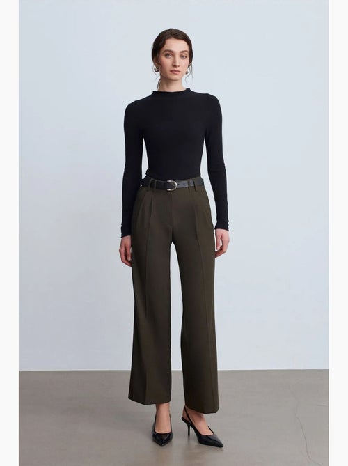 Pantalon femme large en crêpe à plis dilvin - Kiabi Pantalon femme large en crêpe à plis dilvin - Kiabi
