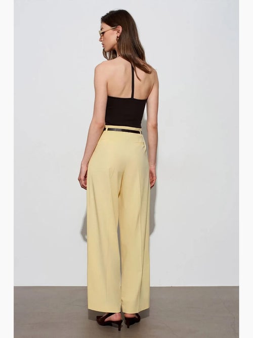 Pantalon femme palazzo en crêpe avec ceinture dilvin - Kiabi Pantalon femme palazzo en crêpe avec ceinture dilvin - Kiabi