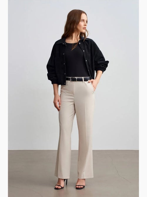 Pantalon femme taille haute à jambe droite en crêpe dilvin - Kiabi Pantalon femme taille haute à jambe droite en crêpe dilvin - Kiabi