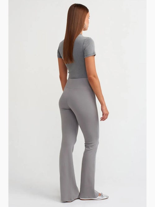 Pantalon femme taille haute à jambes évasées côtelé dilvin - Kiabi Pantalon femme taille haute à jambes évasées côtelé dilvin - Kiabi