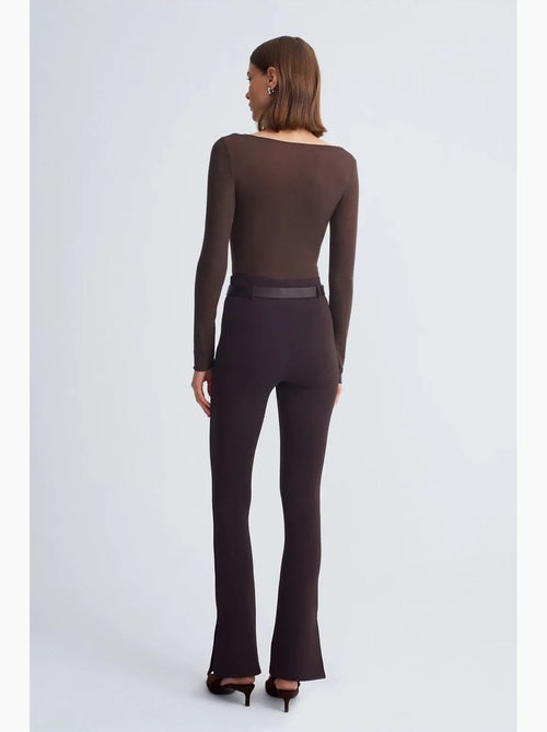 Pantalon flare ajusté avec ceinture dilvin - Kiabi Pantalon flare ajusté avec ceinture dilvin - Kiabi