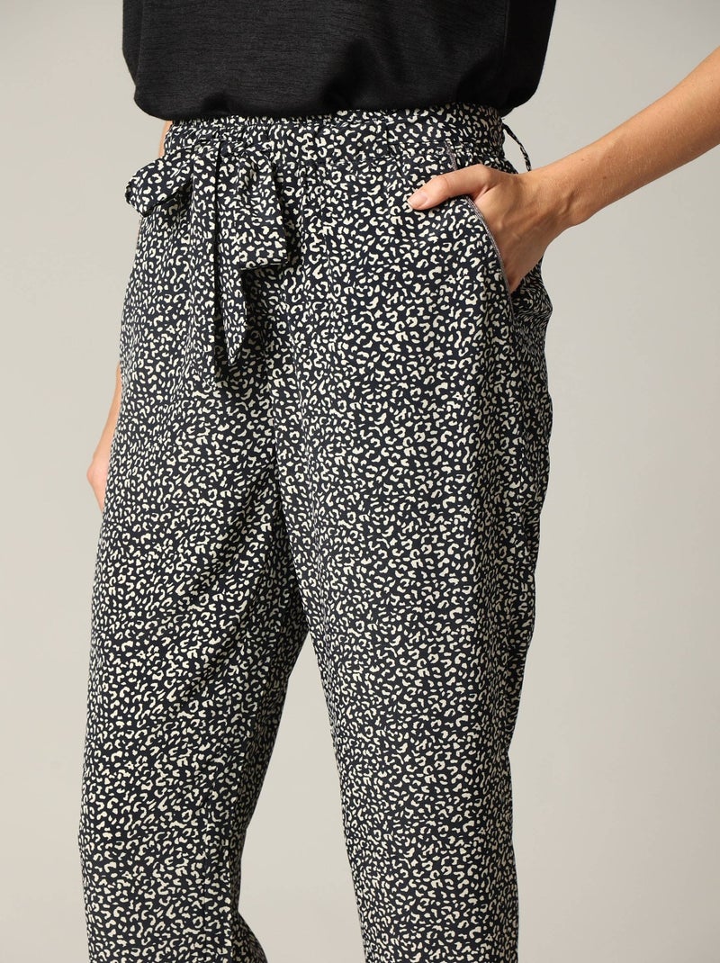 Pantalon fluide à imprimé animalier stylisé avec taille haute ceinturée 'Deeluxe' Noir - Kiabi