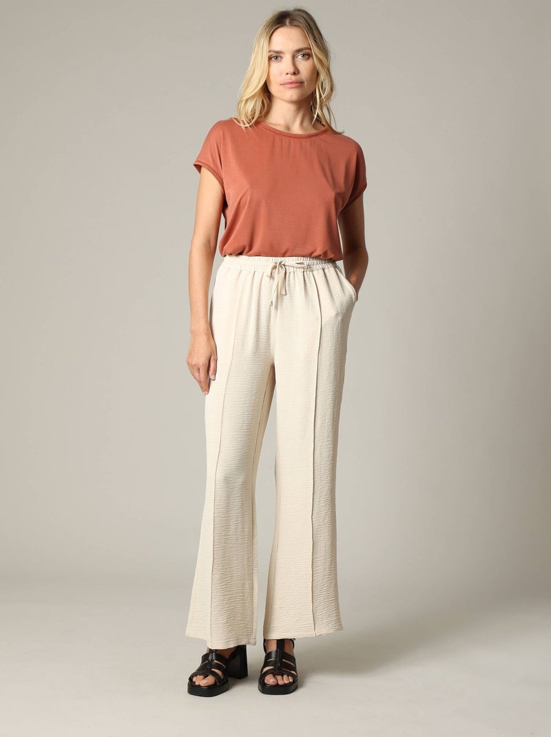 Pantalon fluide en tissu texturé avec taille élastiquée et double couture verticale 'Deeluxe' Beige - Kiabi