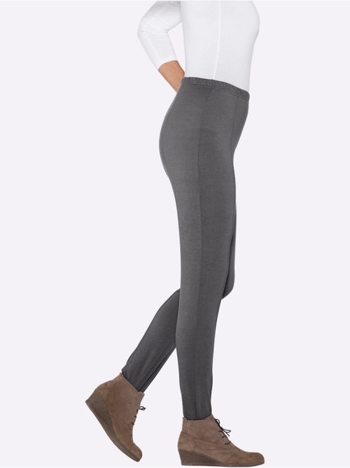 Pantalon fuseau doté d'une ceinture élastique et de plis flatteurs - taille standard - moda vilona - Kiabi Pantalon fuseau doté d'une ceinture élastique et de plis flatteurs - taille standard - moda vilona - Kiabi