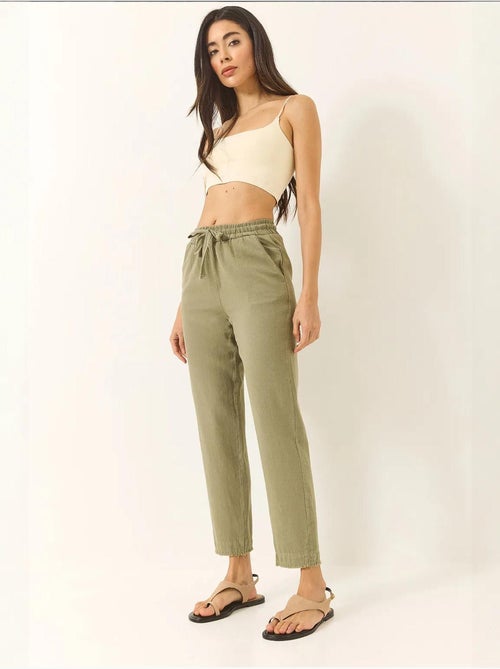 Pantalon fuselé en lin avec poches et ceinture nouée bianco lucci - Kiabi Pantalon fuselé en lin avec poches et ceinture nouée bianco lucci - Kiabi