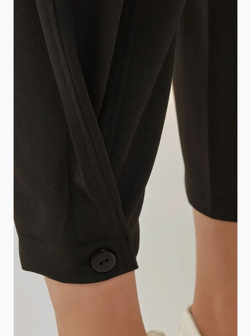 Pantalon fuselé taille haute avec détail boutonné à la taille hiccup Noir - Kiabi