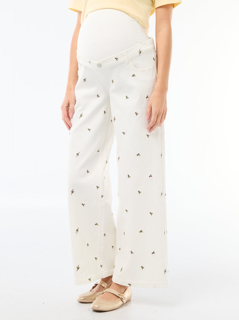 Pantalon grossesse avec ceinture stretch et motif brodé Blanc - Kiabi