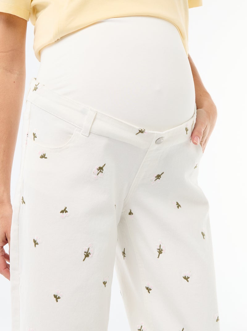 Pantalon grossesse avec ceinture stretch et motif brodé Blanc - Kiabi