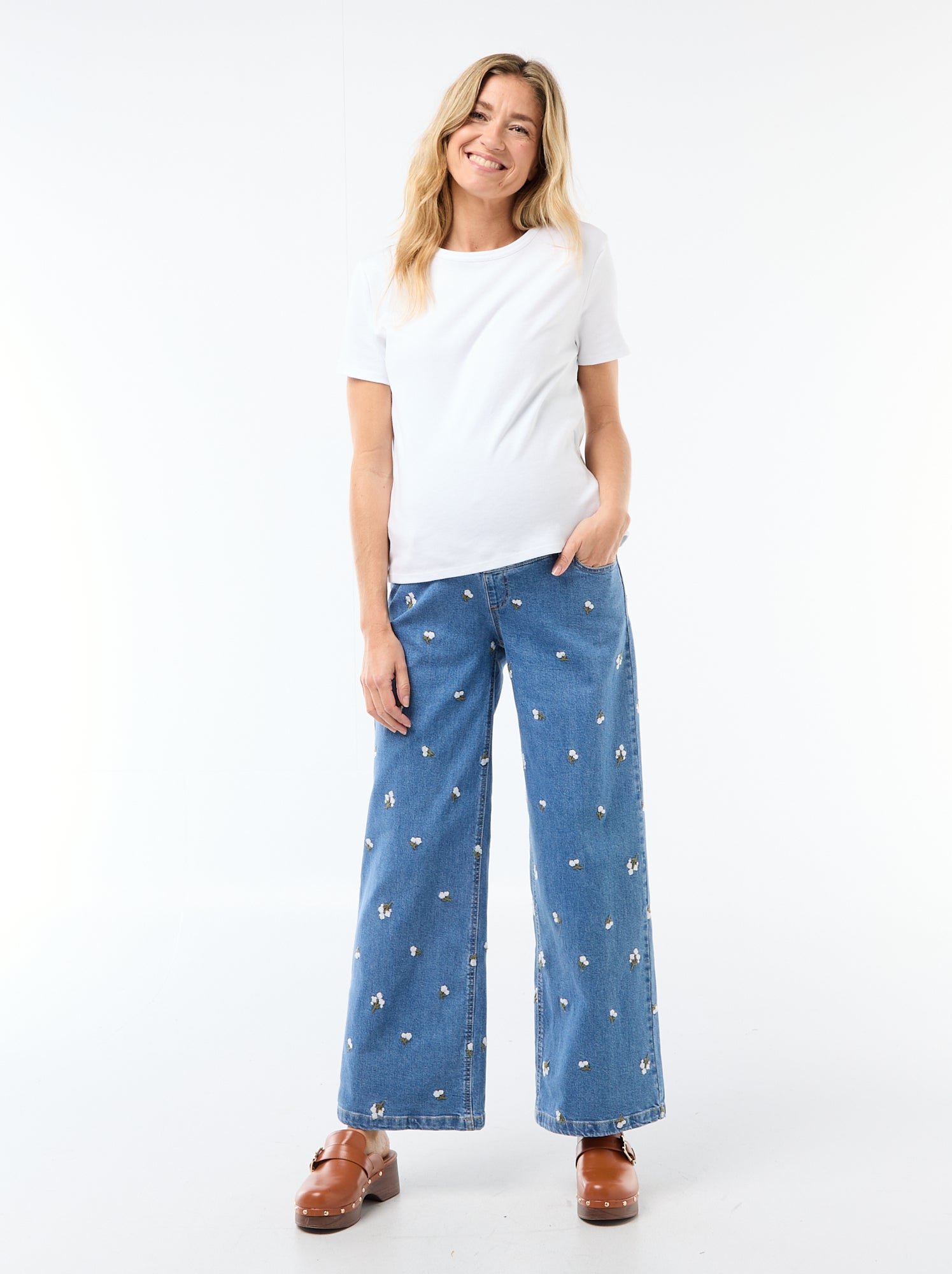 Pantalon grossesse avec ceinture stretch et motif brodé