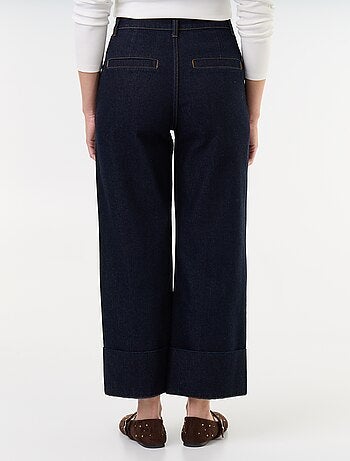 Pantalon jean uni avec larges revers à la base