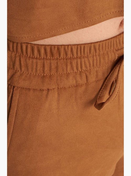 Pantalon jogger effet daim dilvin - Kiabi Pantalon jogger effet daim dilvin - Kiabi