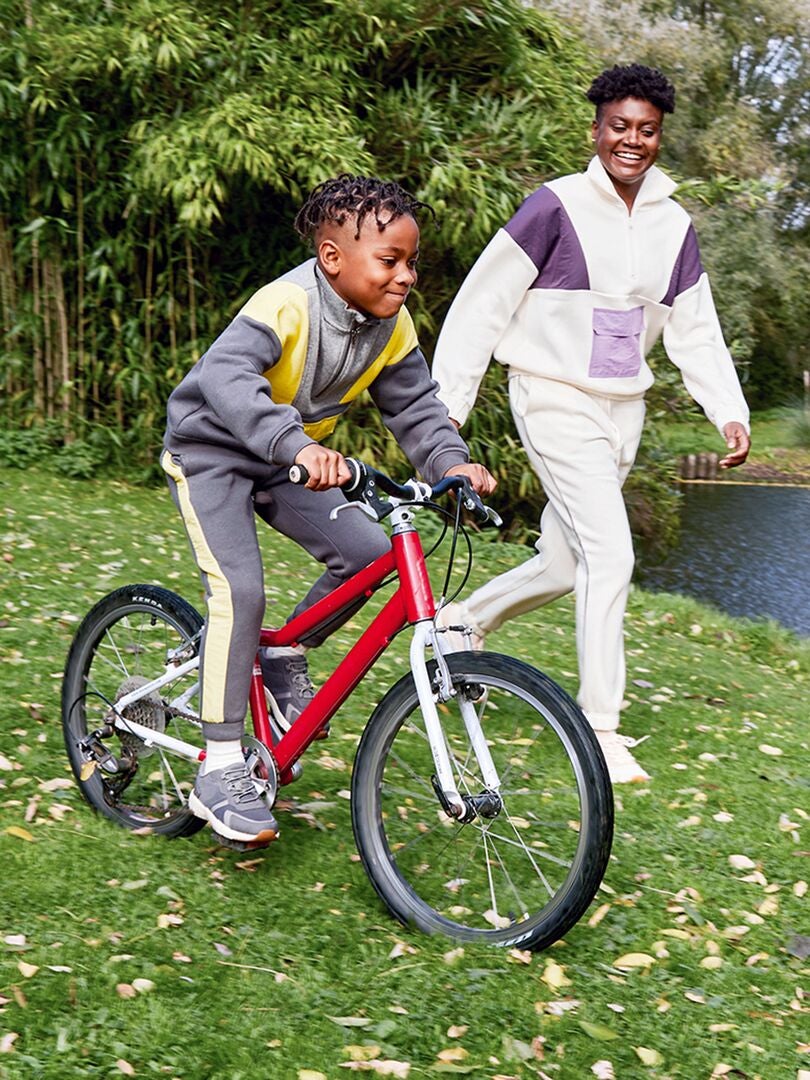 Pantalon jogging avec bandes contrastantes Gris/vert - Kiabi