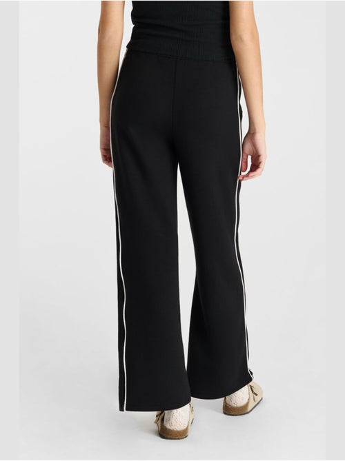 Pantalon JORUSGI jogpant 'Le Temps Des Cerises' - Kiabi Pantalon JORUSGI jogpant 'Le Temps Des Cerises' - Kiabi