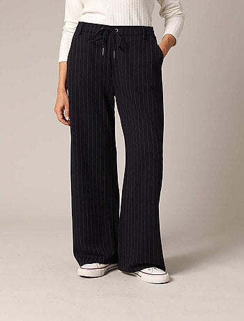 Pantalon large à plis et rayures verticales
'Deeluxe'