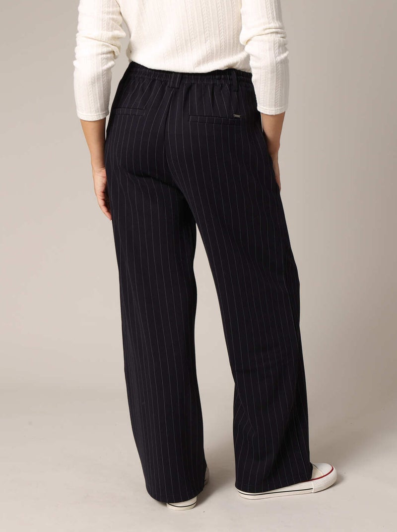 Pantalon large à plis et rayures verticales
 'Deeluxe' Bleu marine - Kiabi