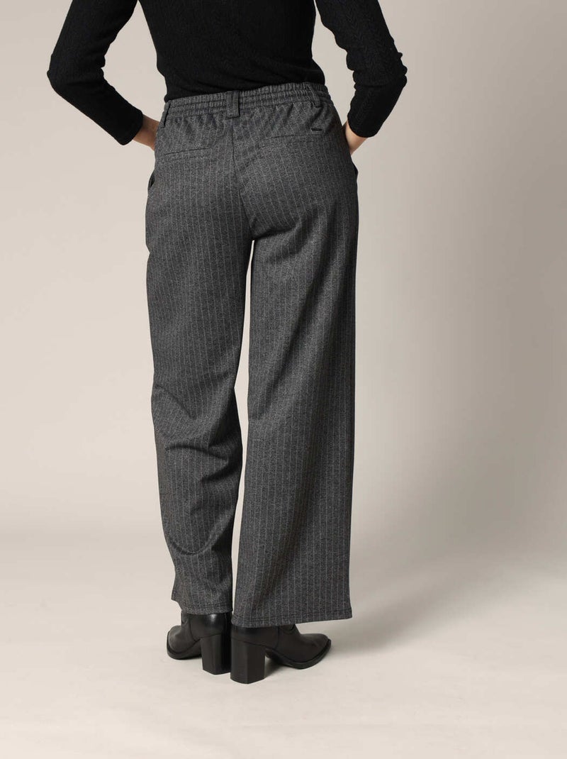 Pantalon large à plis et rayures verticales
 'Deeluxe' Gris foncé - Kiabi
