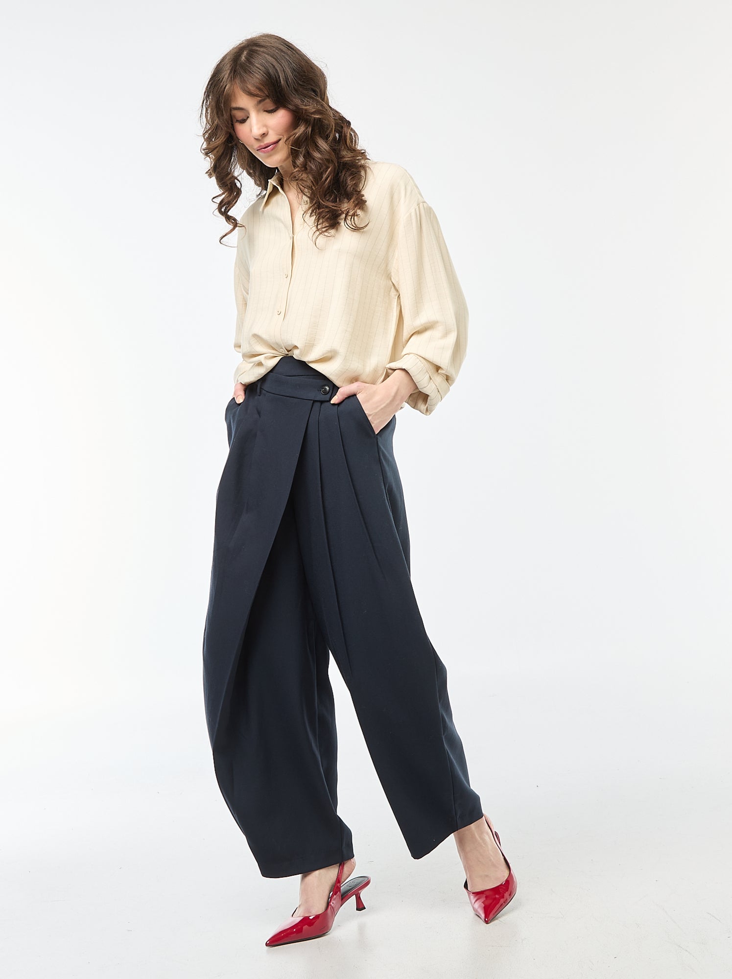 Pantalon large asymétrique