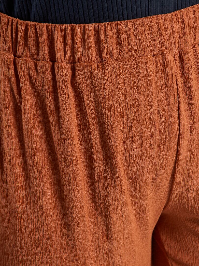 Pantalon large en maille crêpée Marron - Kiabi