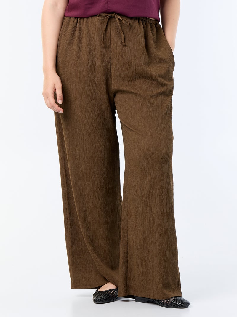 Pantalon large en maille crêpée Marron - Kiabi